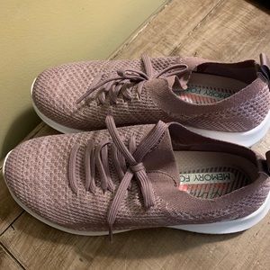 Skechers size 7 Brand new W/o tags or box.